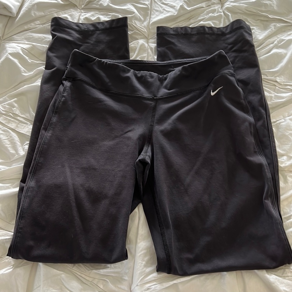 Nike women’s yoga pants dri - fit size small.
